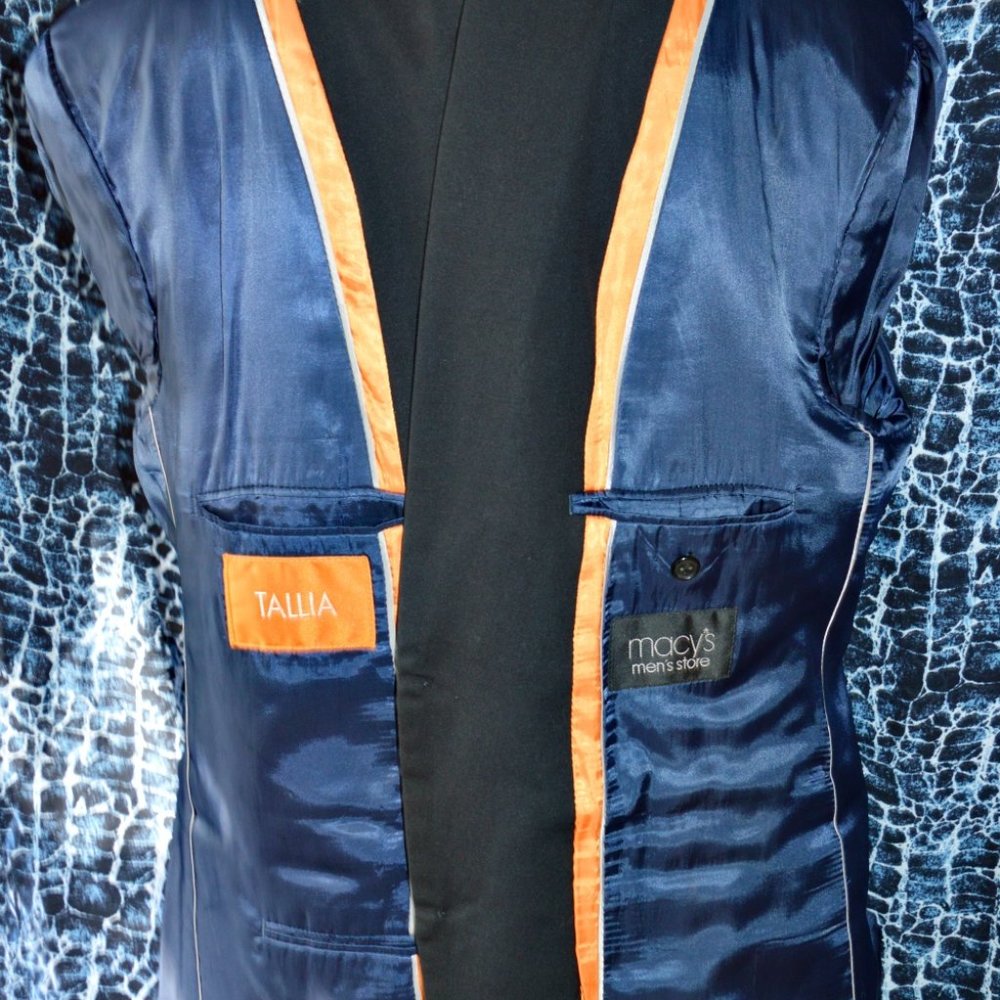 TALLIA MACY'S MEN STORE  46R  BLACK  100%WOOL  2 BUTTON SILVER TONE  DOUBLE SLIT